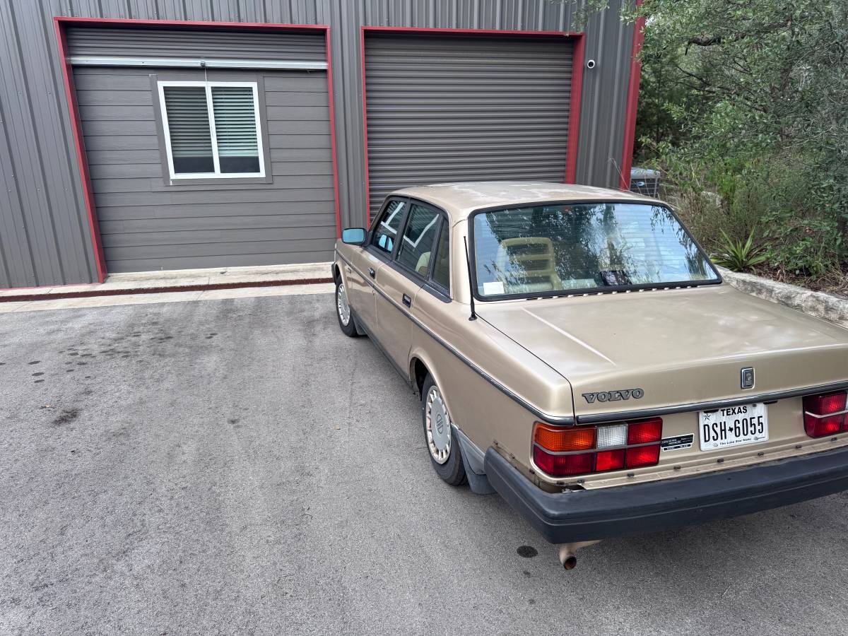 Volvo-240-1991