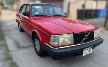 Volvo-240-1992-red