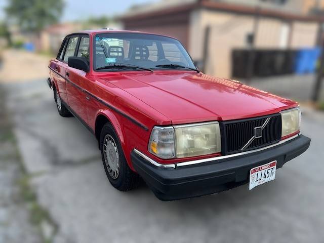 Volvo-240-1992-red