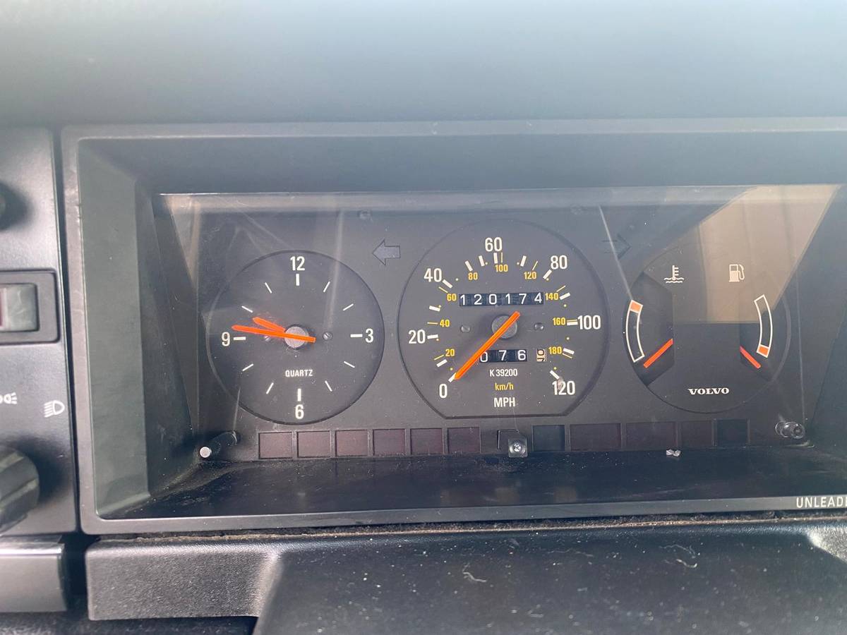 Volvo-240-1993-16