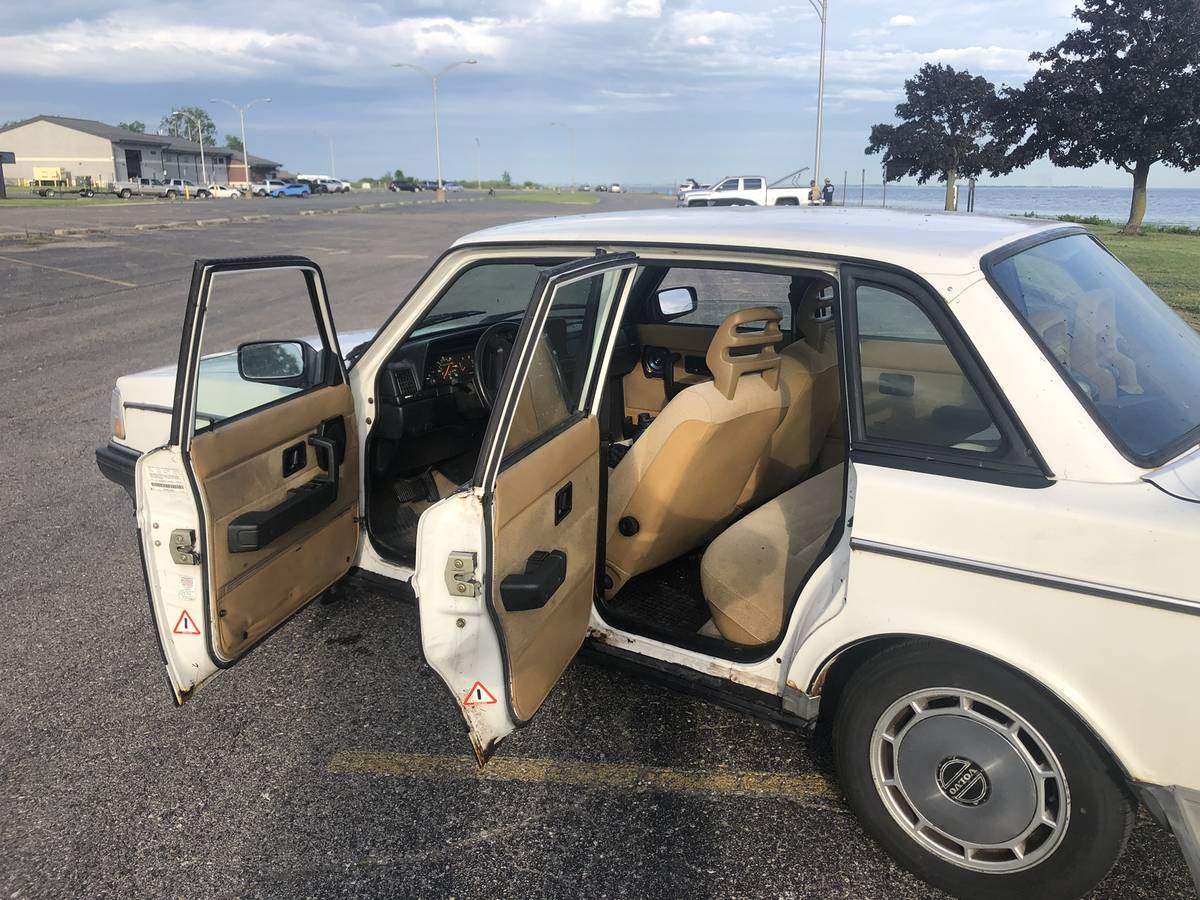 Volvo-240-1993-6