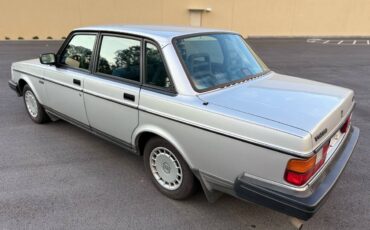Volvo-240-1993-silver-1