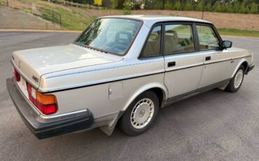 Volvo-240-1993-silver-2
