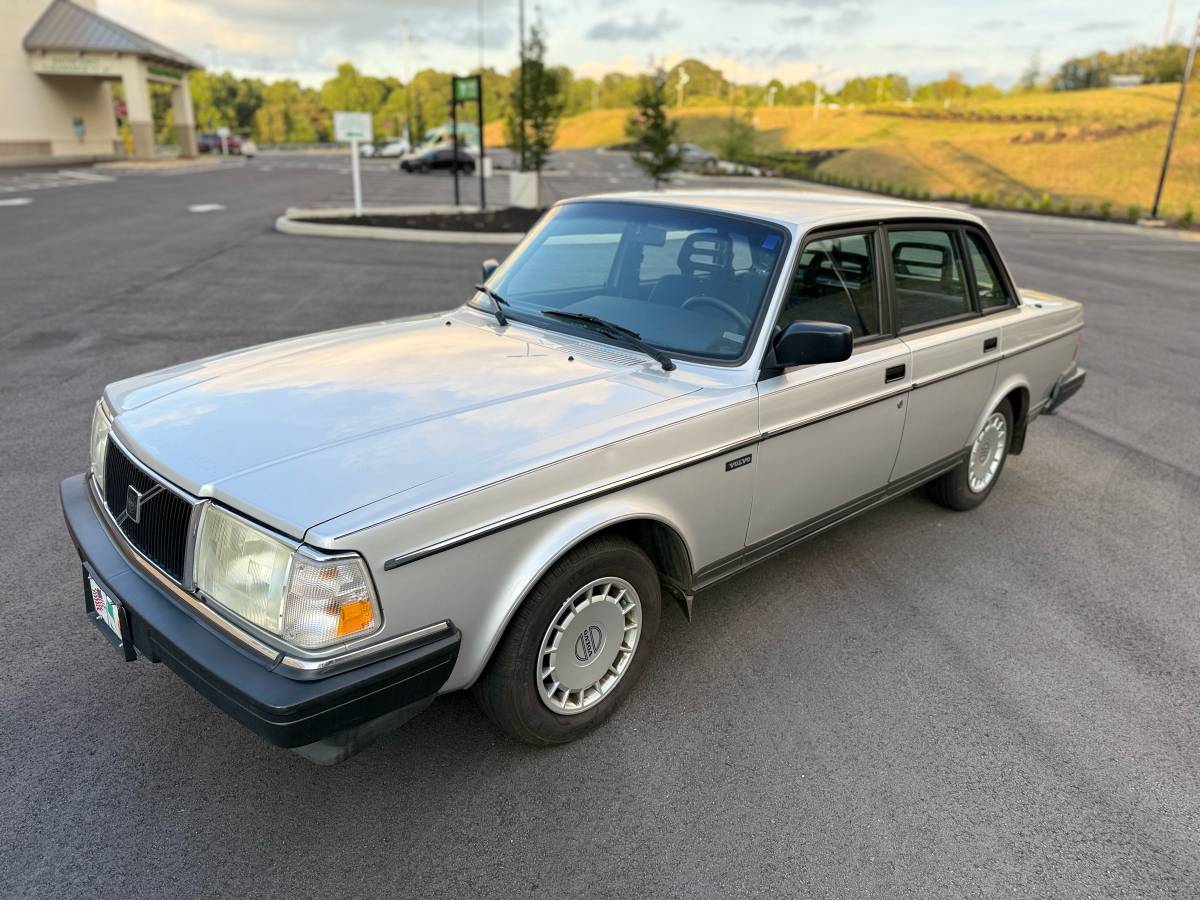 Volvo-240-1993-silver-3