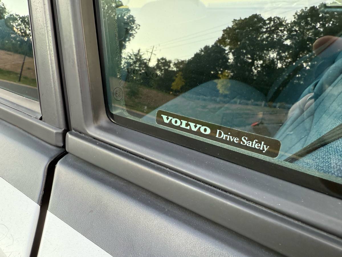 Volvo-240-1993-silver-6