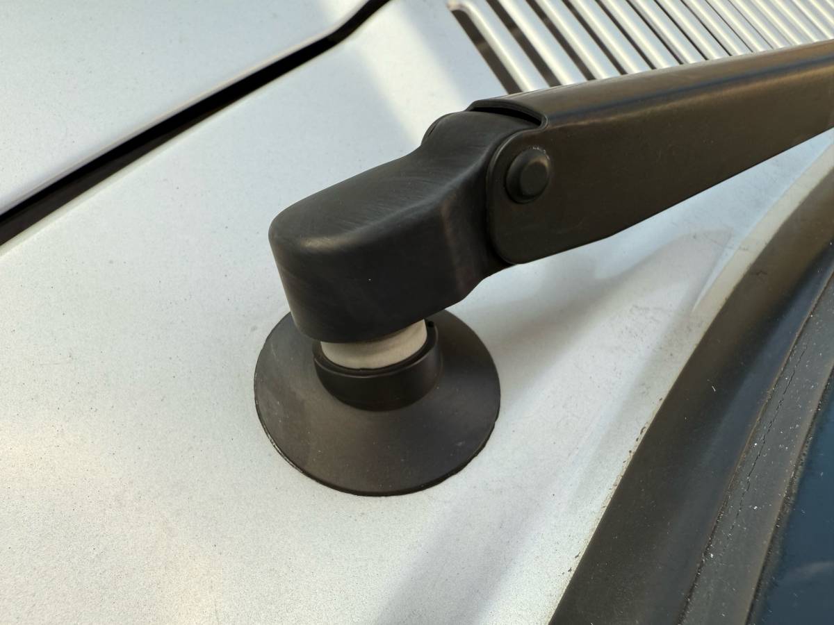 Volvo-240-1993-silver-9