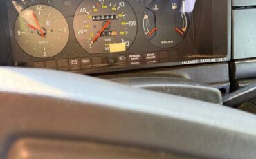 Volvo-240-dl-1985-blue-1