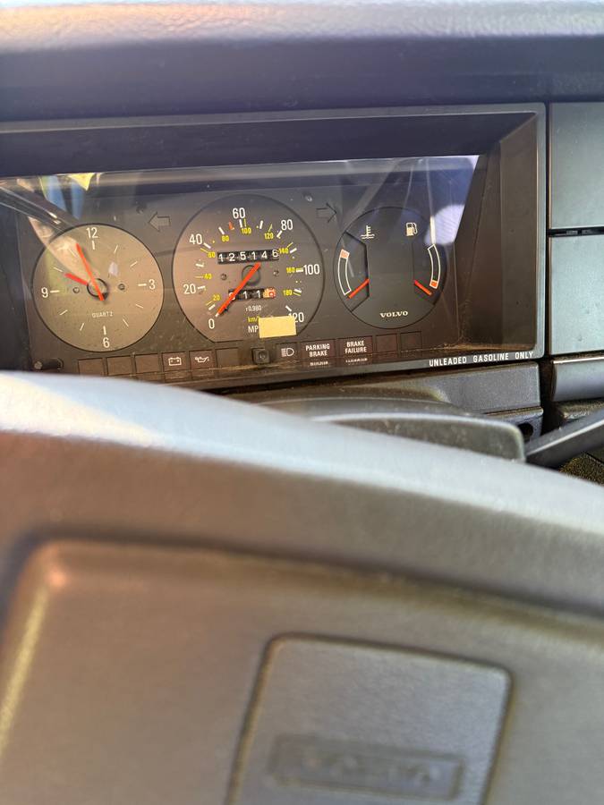 Volvo-240-dl-1985-blue-1