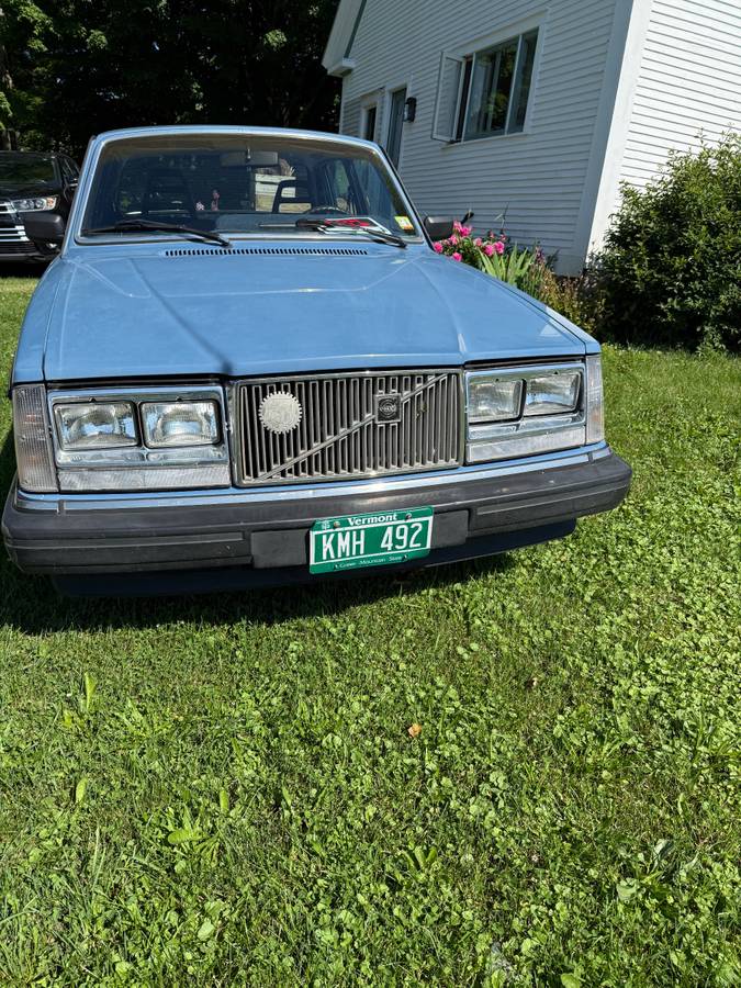 Volvo-240-dl-1985-blue-10