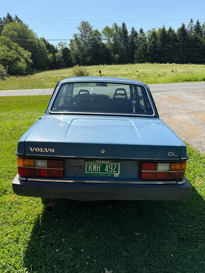 Volvo-240-dl-1985-blue-12