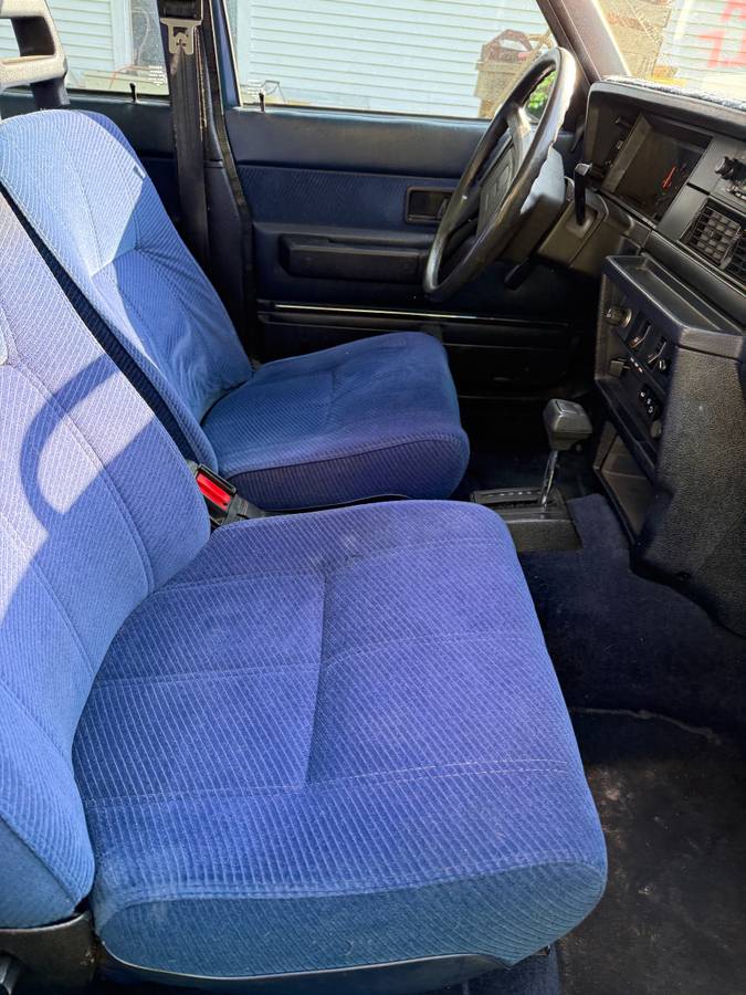 Volvo-240-dl-1985-blue-14