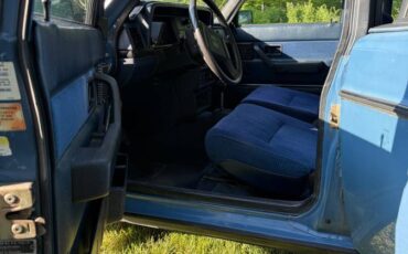 Volvo-240-dl-1985-blue-2