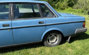 Volvo-240-dl-1985-blue-8