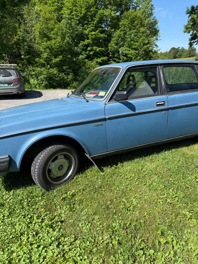 Volvo-240-dl-1985-blue-9