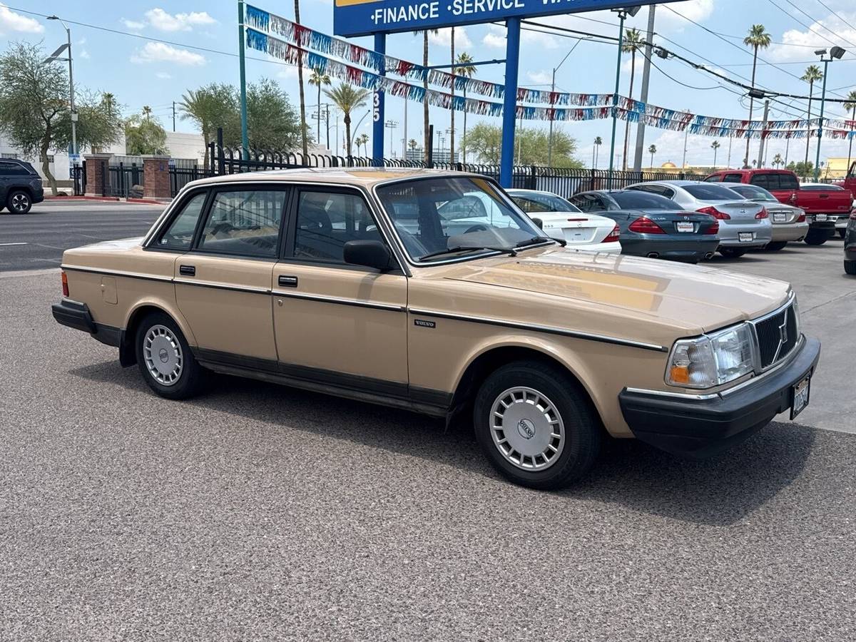 Volvo-240-dl-1986-custom-1