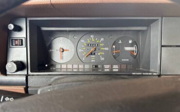 Volvo-240-dl-1986-custom-13