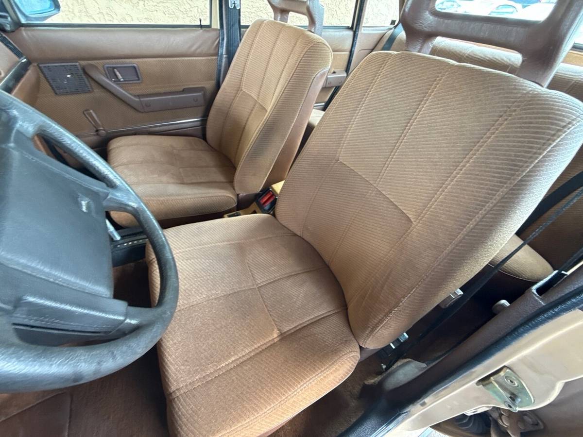 Volvo-240-dl-1986-custom-15