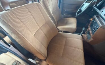 Volvo-240-dl-1986-custom-16