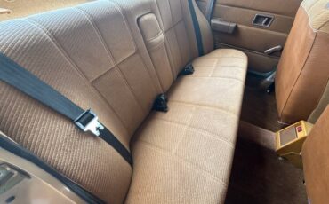 Volvo-240-dl-1986-custom-18