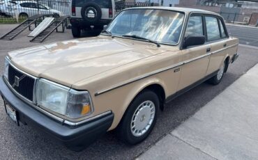 Volvo-240-dl-1986-custom-3