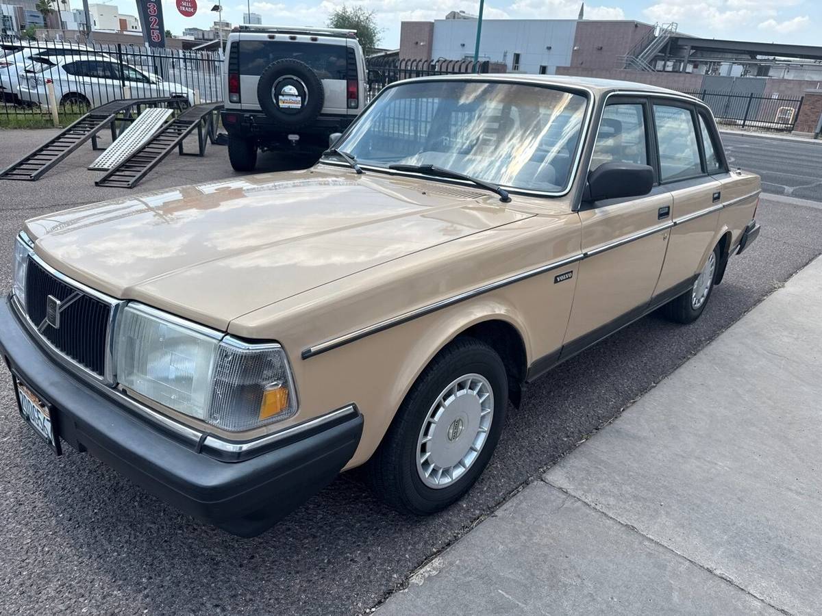 Volvo-240-dl-1986-custom-3