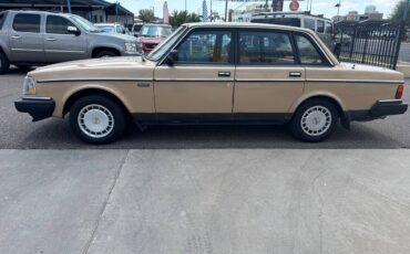 Volvo-240-dl-1986-custom-4