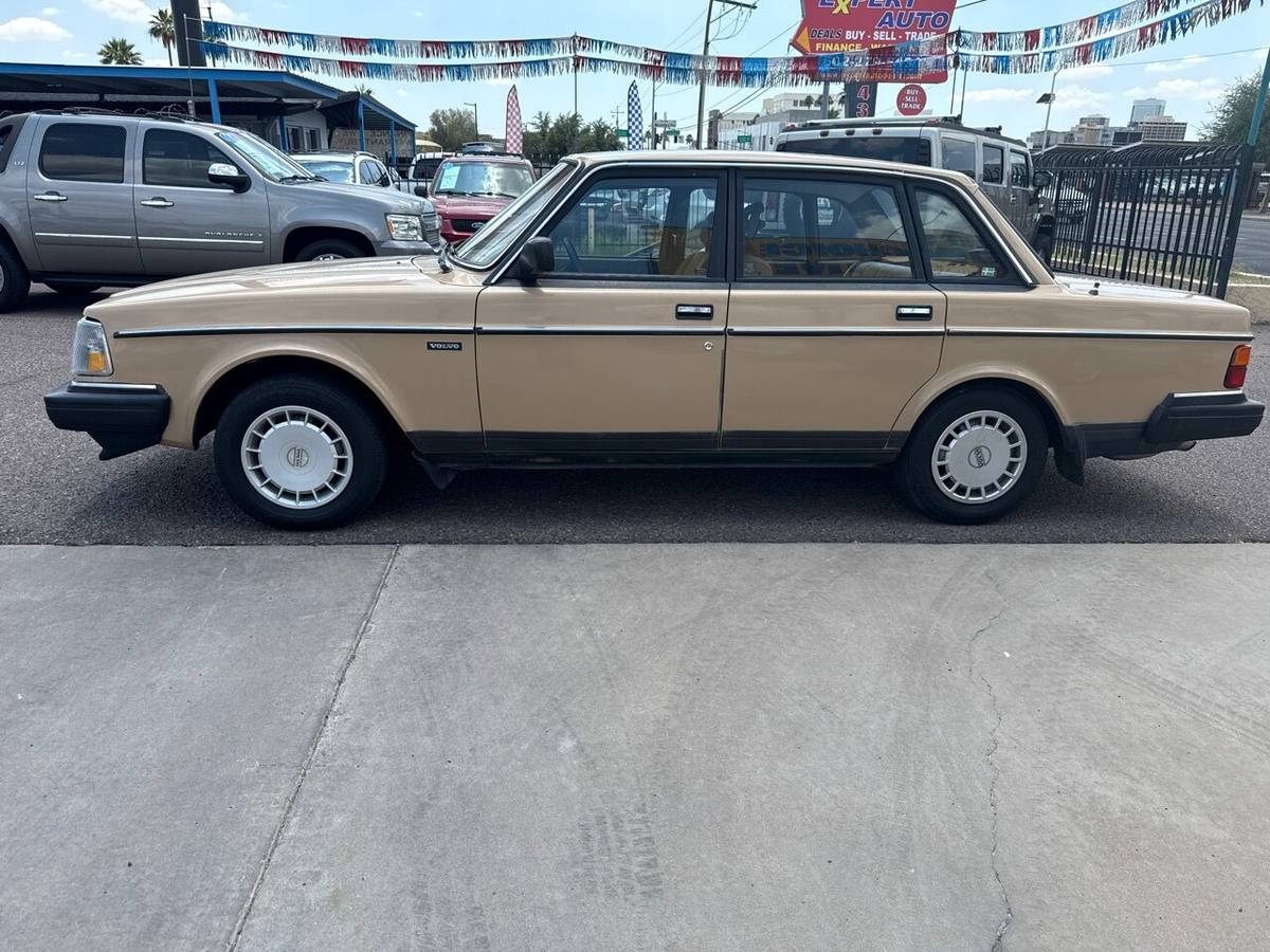 Volvo-240-dl-1986-custom-4