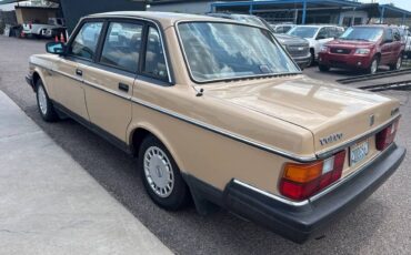 Volvo-240-dl-1986-custom-5