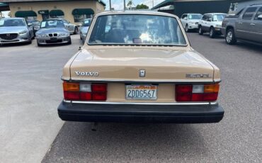 Volvo-240-dl-1986-custom-6