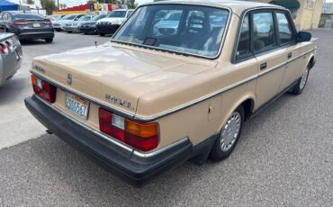 Volvo-240-dl-1986-custom-7