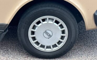 Volvo-240-dl-1986-custom-9