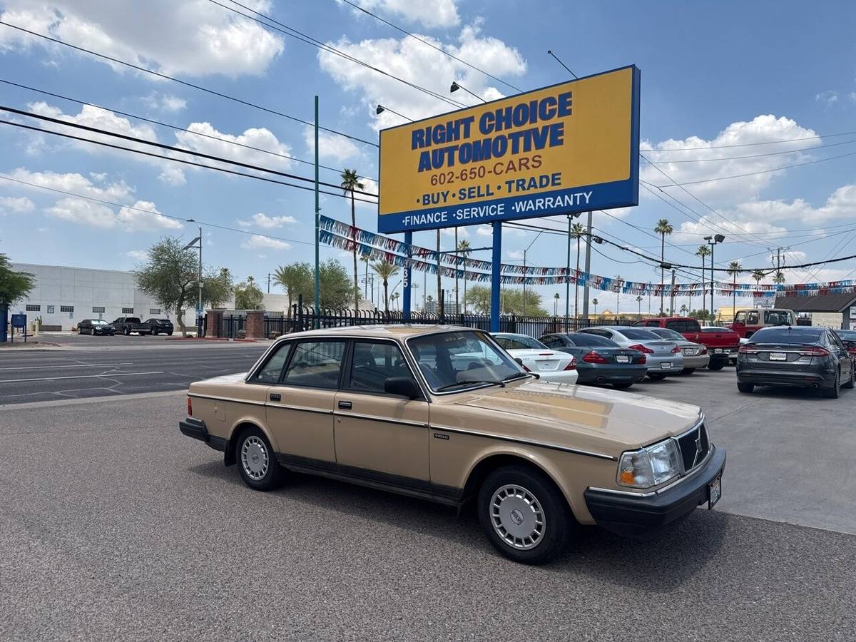 Volvo-240-dl-1986-custom