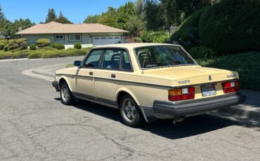 Volvo-240-dl-1987-yellow-2
