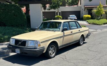 Volvo-240-dl-1987-yellow-3