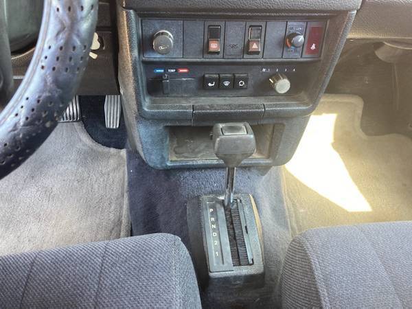 Volvo-240-dl-1990-10