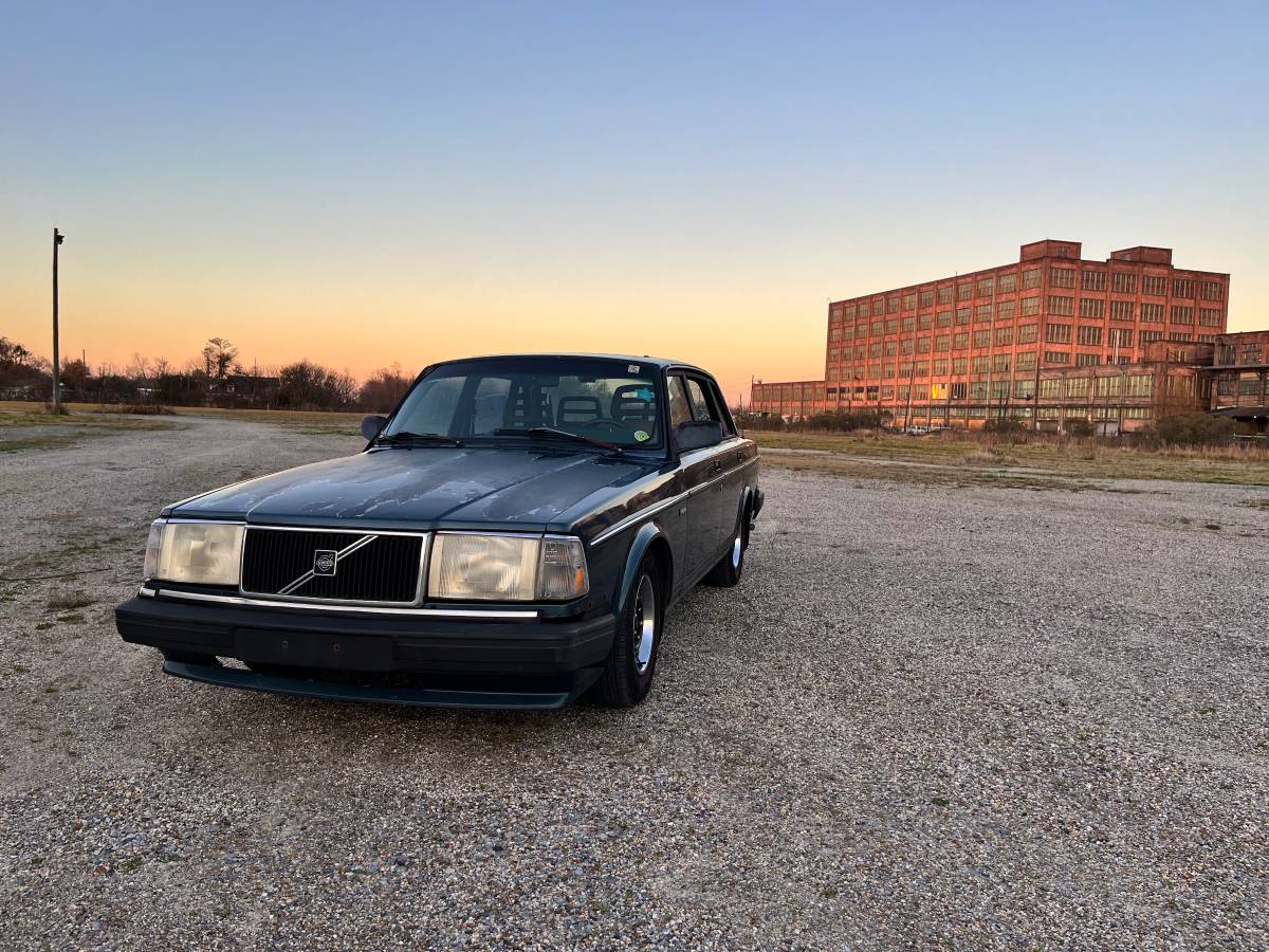 Volvo-240-dl-1990-blue-1