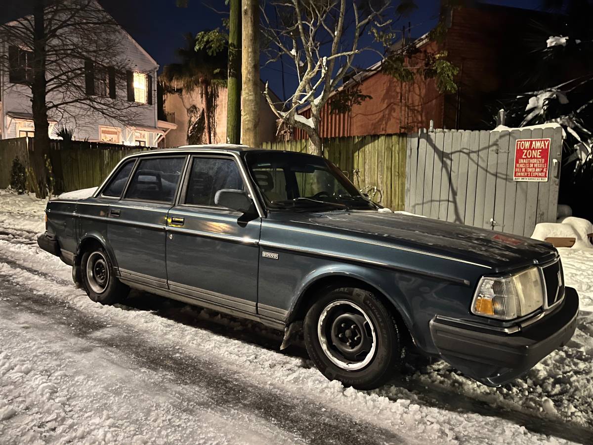 Volvo-240-dl-1990-blue-2