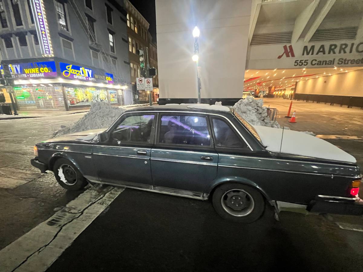 Volvo-240-dl-1990-blue-3
