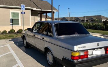Volvo-240-dl-1990-silver-1
