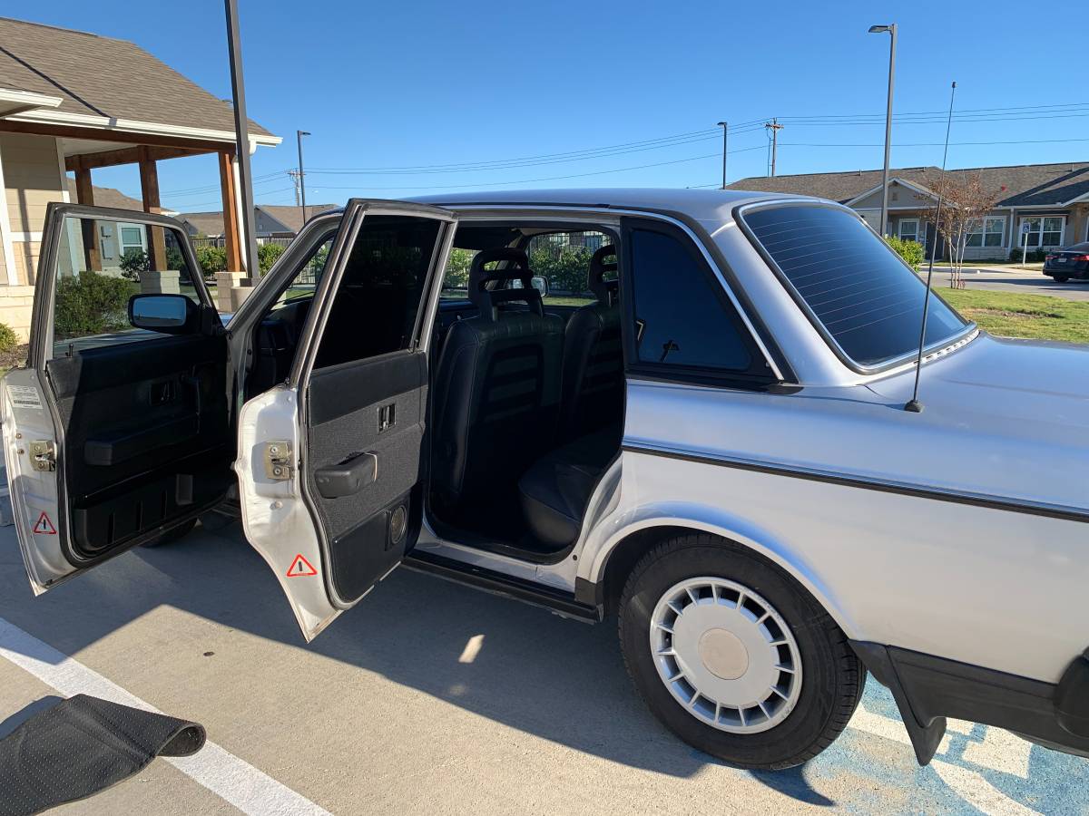 Volvo-240-dl-1990-silver-2