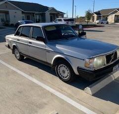 Volvo-240-dl-1990-silver