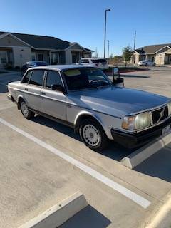 Volvo-240-dl-1990-silver