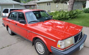 Volvo-240-dl-1993-red-1