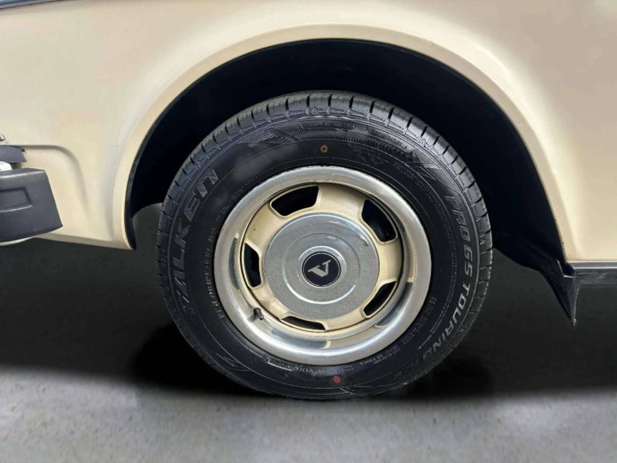 Volvo-240-dl-4d-sedan-1982-34
