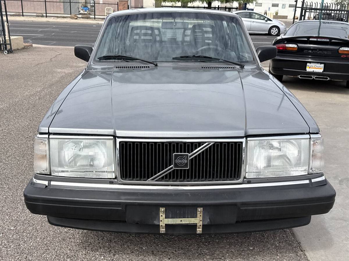 Volvo-240-dl-sedan-1991-silver-1