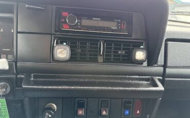 Volvo-240-dl-sedan-1991-silver-11
