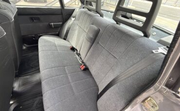 Volvo-240-dl-sedan-1991-silver-14