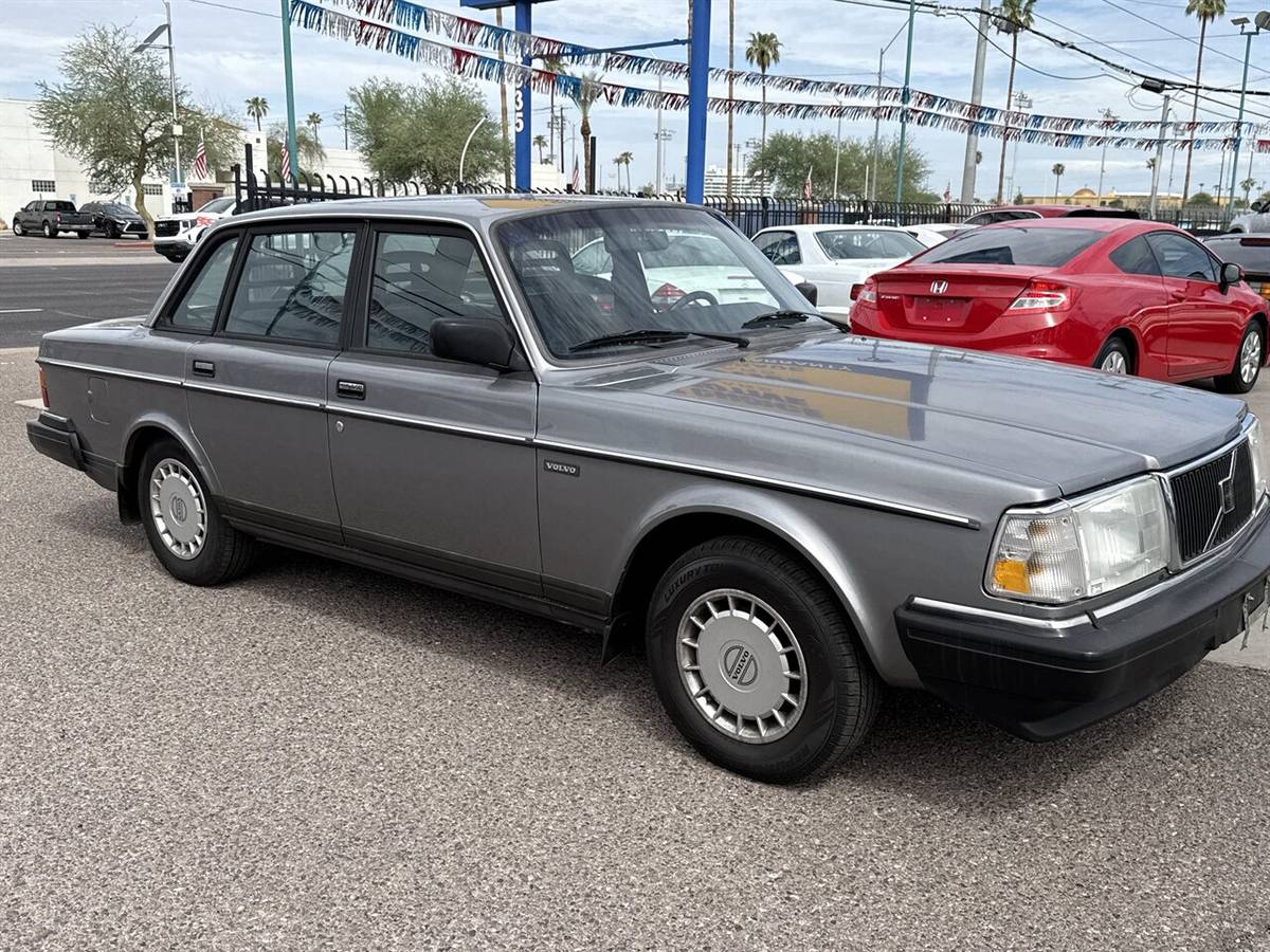 Volvo-240-dl-sedan-1991-silver-2