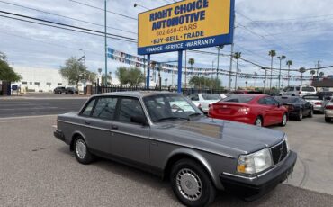 Volvo-240-dl-sedan-1991-silver