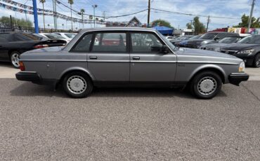 Volvo-240-dl-sedan-1991-silver-6